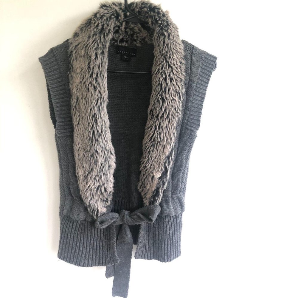 Attention Knitted Vest with Faux Fur Collar Gray L